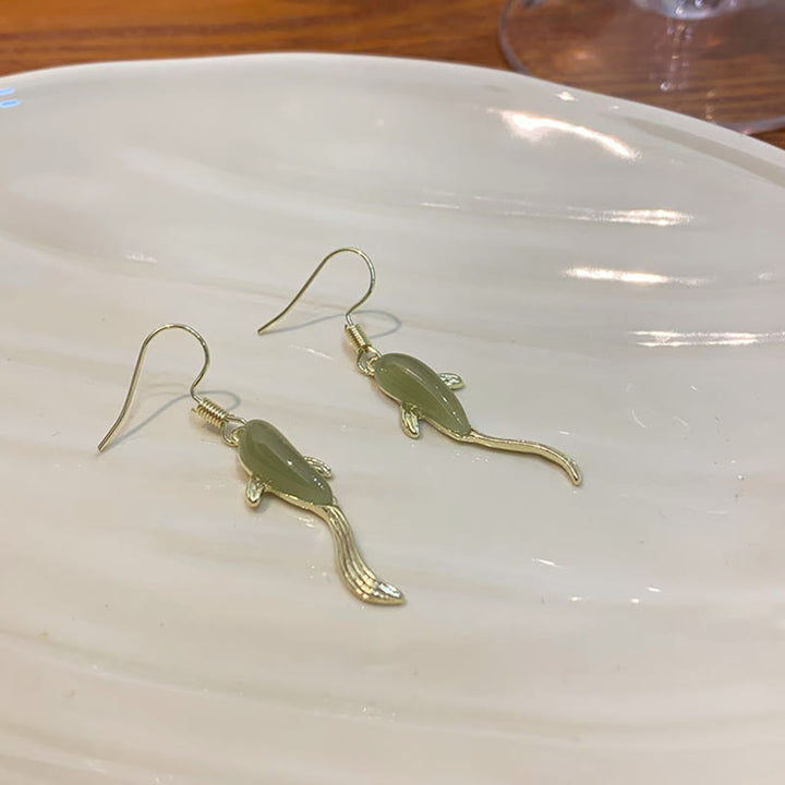 Orecchini pendenti con motivo a pesce e giada portafortuna