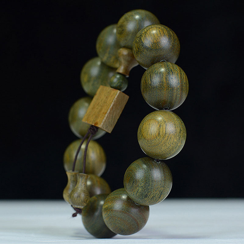 Braccialetto di cura in legno di sandalo verde tibetano Buddha Stones