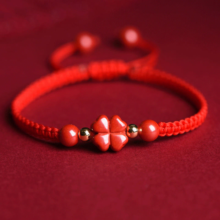 Buddha Stones Quadrifoglio Fiore a cinque petali Cinabro Benedizione Braccialetto con filo rosso
