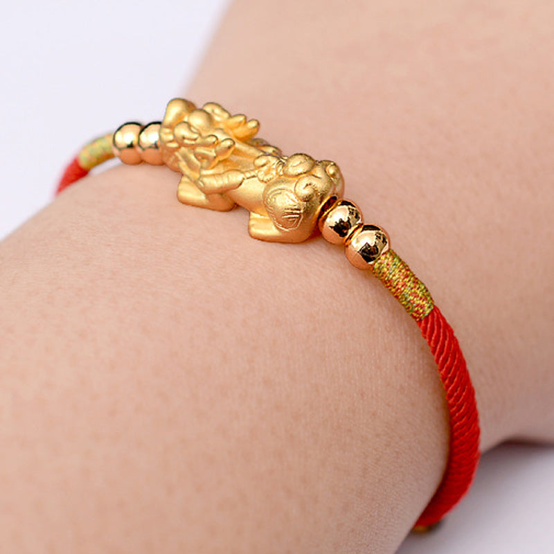 Braccialetto Buddha Stones PiXiu Luck Red String placcato oro 24K