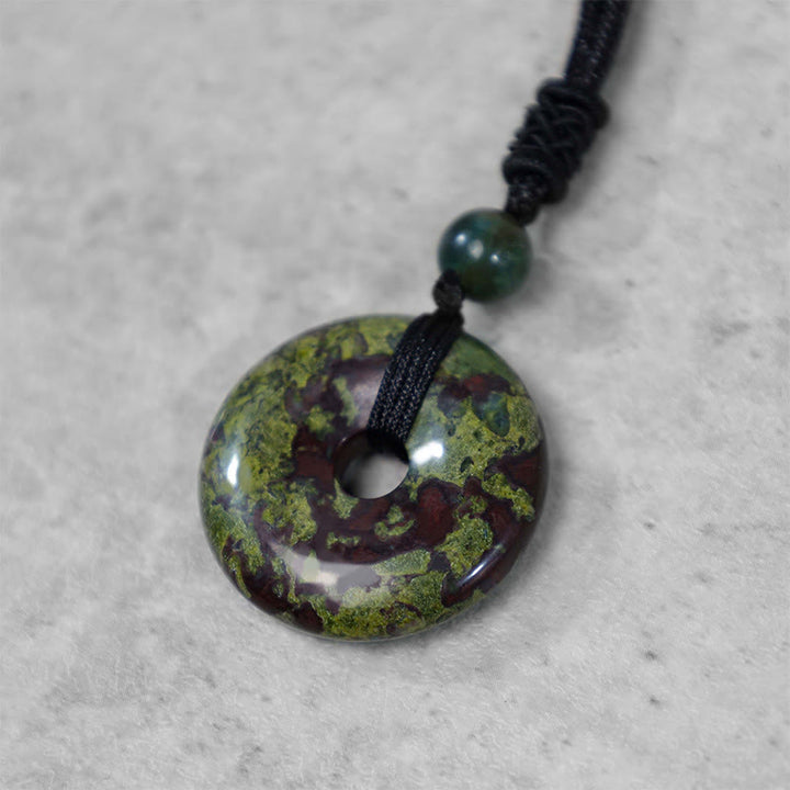 Collana con ciondolo moneta portafortuna Buddha Stones, cristallo curativo e pietre preziose
