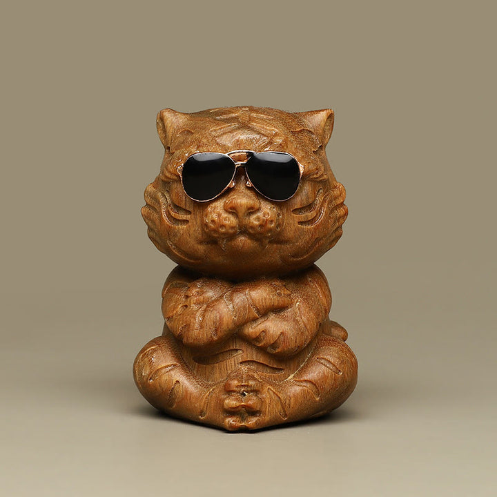 Buddha Stones Piccole Tigre di Sandalo Verde Inciso Decorazioni per Scrivania Positive