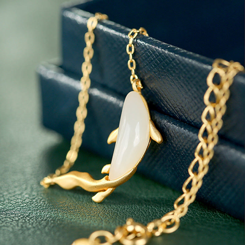 Collana con ciondolo portafortuna a forma di delfino in giada bianca in argento sterling 925 Buddha Stones