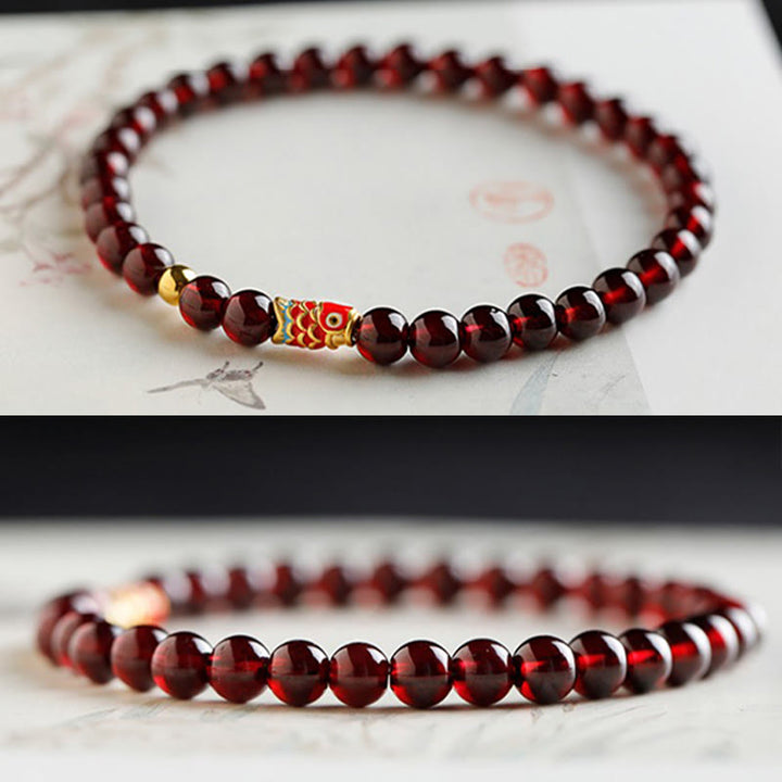 Braccialetto di protezione in granato naturale con pesce koi in oro 999 Buddha Stones
