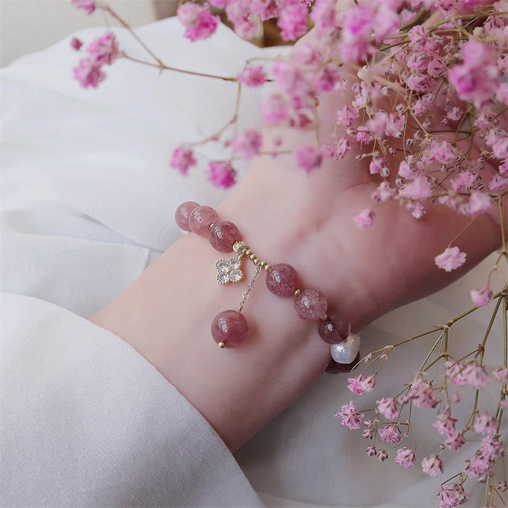 Braccialetto dell'amore con quadrifoglio a quattro foglie di perle di quarzo fragola naturale Buddha Stones