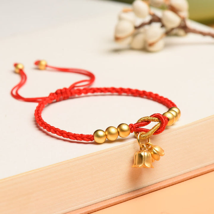 Bracciale intrecciato con ciondolo a forma di fiore di mughetto fatto a mano con Buddha Stones e protezione dalla fortuna