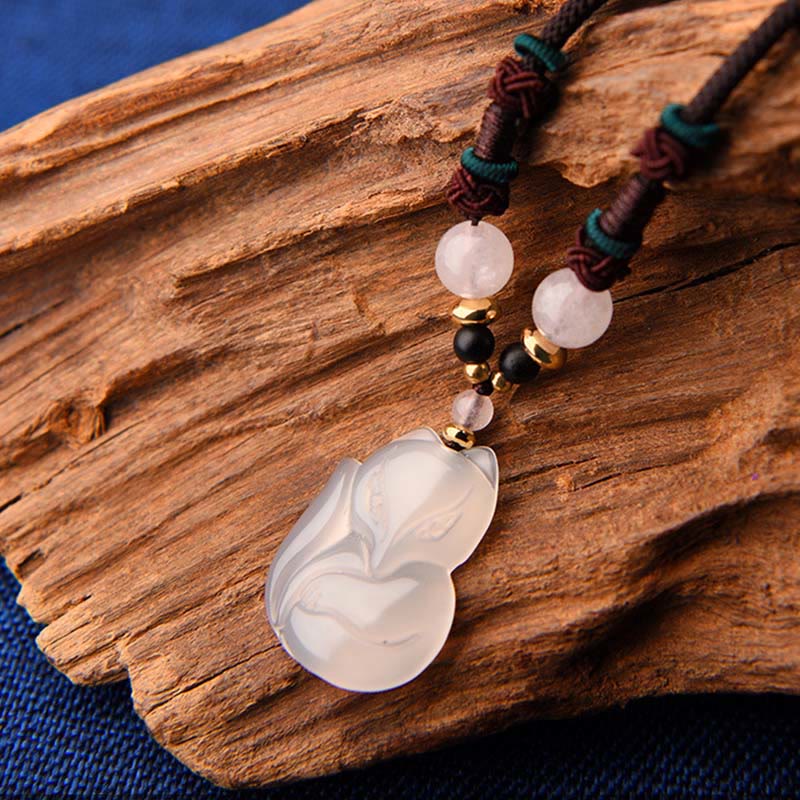 Collana con ciondolo in corda dell'armonia con perline di cristallo rosa di volpe e calcedonio Buddha Stones
