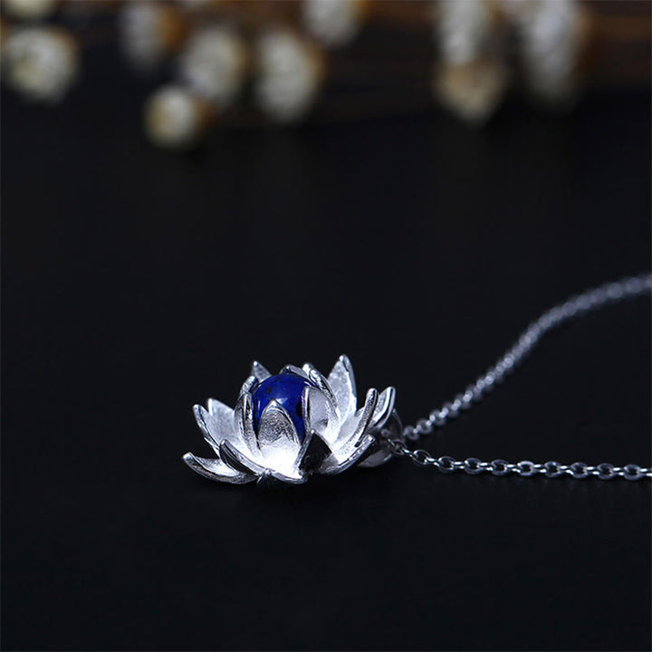 Collana con ciondolo a forma di fiore di loto in argento sterling 925 con pietre Buddha Stones e lazurite - image 5