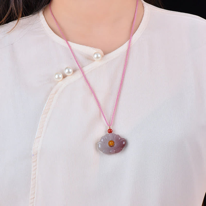Collana con ciondolo di fiori di loto in giada di seta dorata rosa e ricchezza
