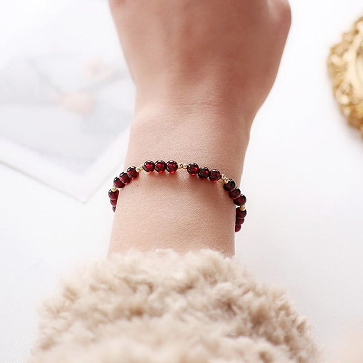 Bracciale Buddha Stones in oro 14K con granato naturale e calma