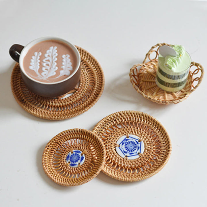 Sottobicchiere per tazza da tè in rattan con motivo floreale in ceramica