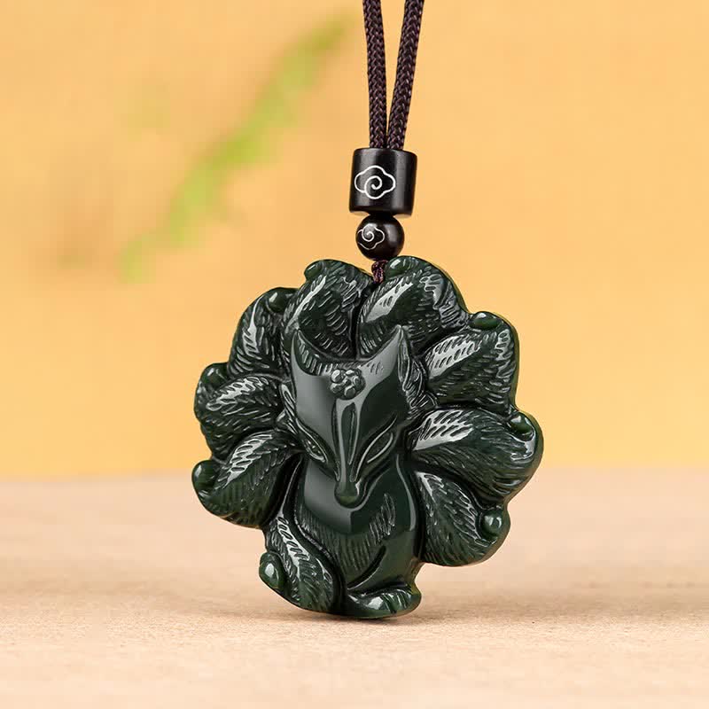 Collana con ciondolo a forma di volpe a nove code in giada ciano di Hetian