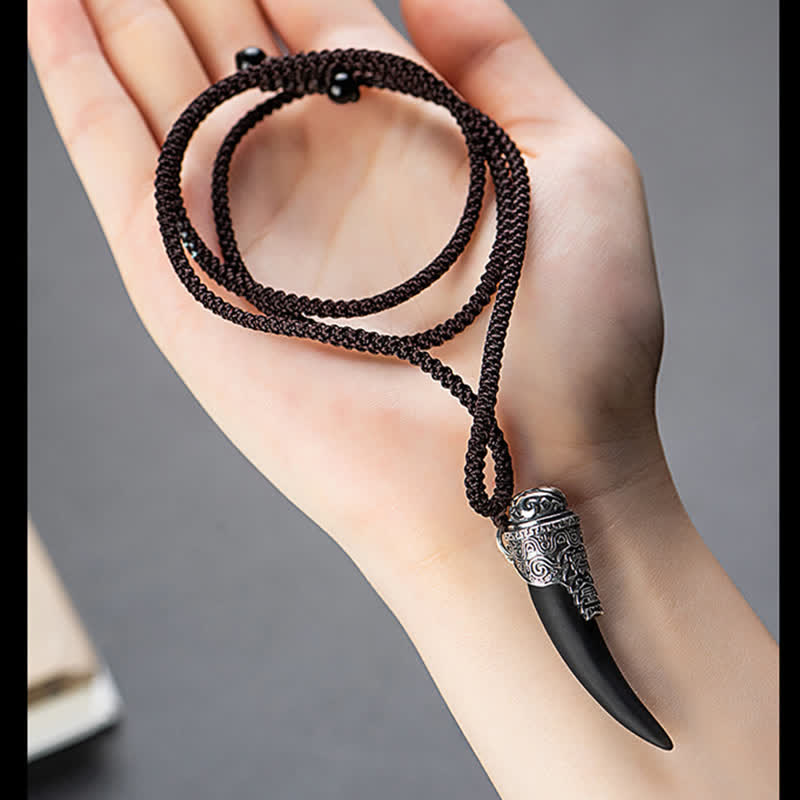 Collana con ciondolo in argento sterling 925 con motivo a denti di lupo e ossidiana nera e forza