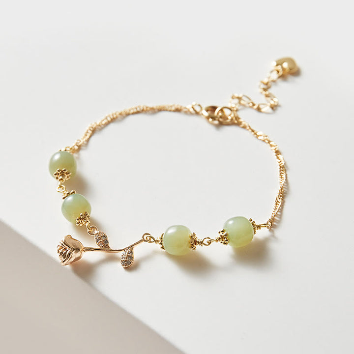 Bracciale con catena portafortuna in giada Hetian placcata in oro 14K con fiore di rosa dorata e Buddha Stones