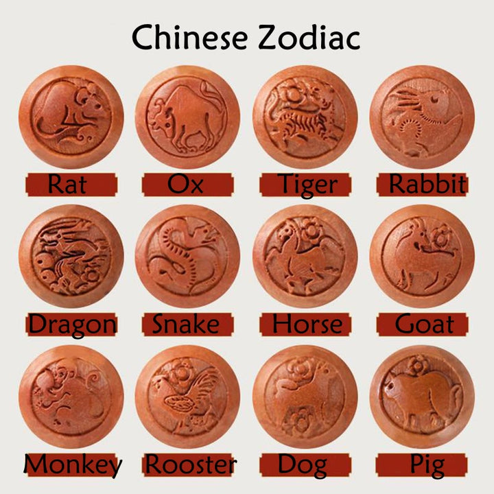 Braccialetto della ricchezza in cinabro intagliato con carattere dello zodiaco cinese Fu in legno di pesca naturale Buddha Stones