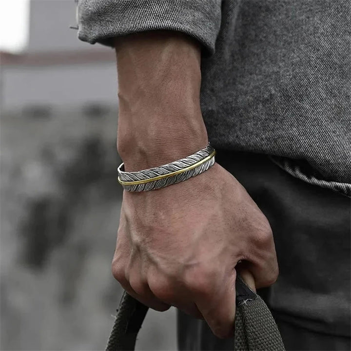Braccialetto con polsino intagliato con motivo a piume Buddha Stones Luck Wealth
