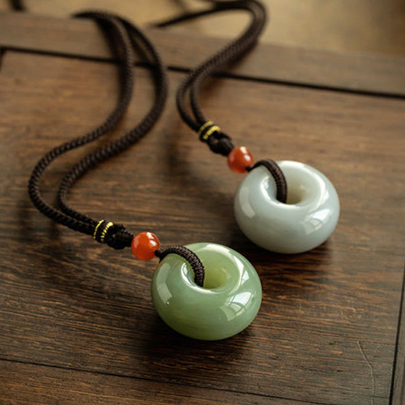 Buddha Stones Giada rotonda naturale Giada grigia Fibbia della pace Collana con ciondolo portafortuna