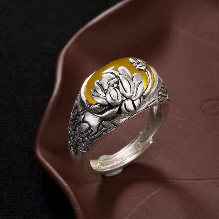 Anello regolabile con protezione e benedizione del loto in citrino Buddha Stones