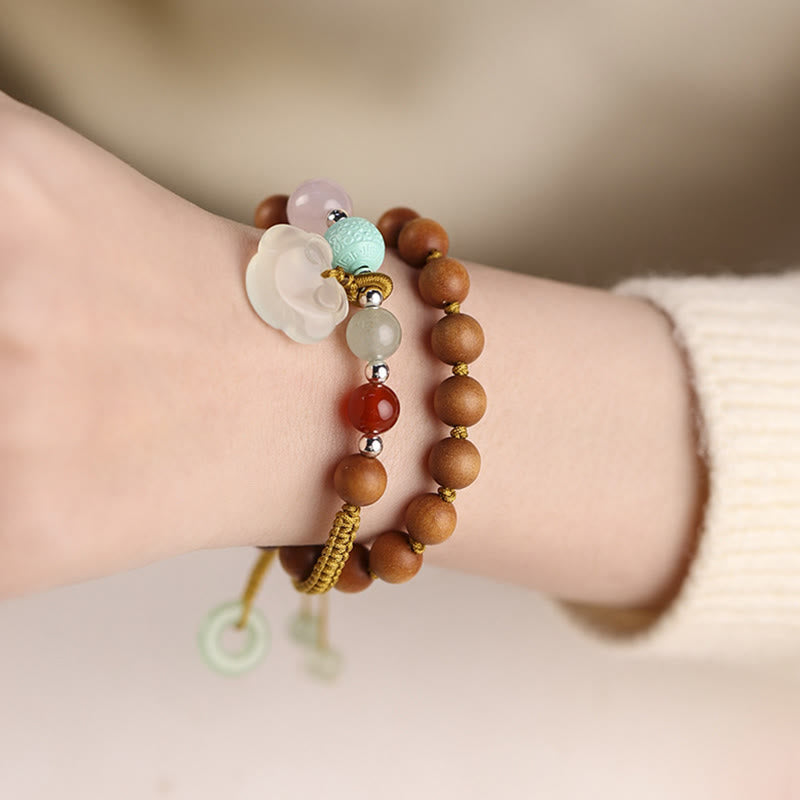 Braccialetto a doppio giro rilassante con fibbia della pace, ciondolo in legno di sandalo verde e calcedonio Buddha Stones