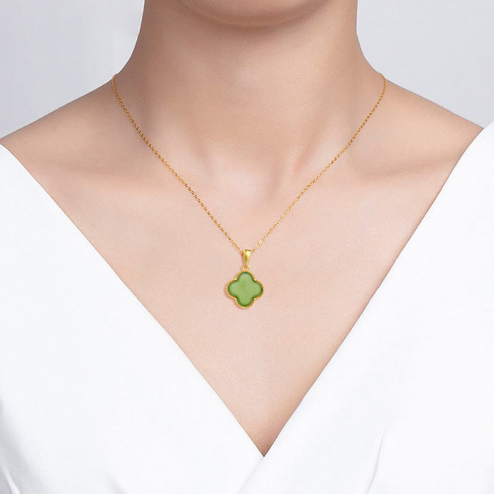 Collana con ciondolo a forma di quadrifoglio con Buddha Stones in argento sterling 925 e giada naturale di Hetian