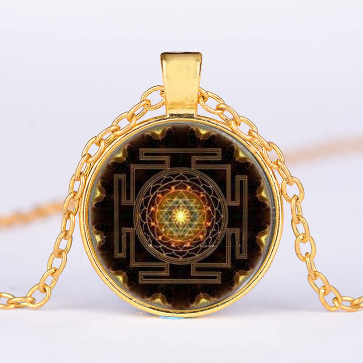 Collana con pietre preziose del tempo sacro Sri Yantra