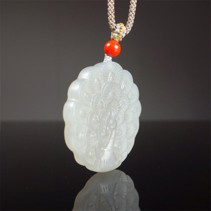 Collana con ciondolo di benedizione e protezione del pavone in giada bianca