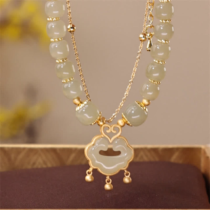 Bracciale a catena con campanella a forma di lucchetto dei desideri in giada naturale di Hetian placcata in oro 14K