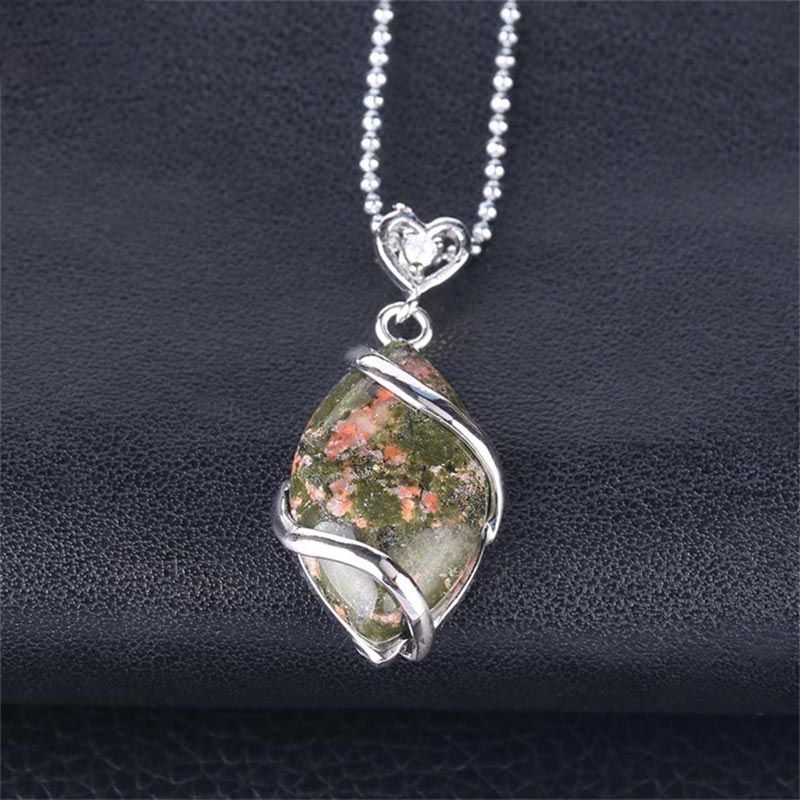 Collana con ciondolo in pietra di cristallo naturale con motivo a marquise Buddha Stones