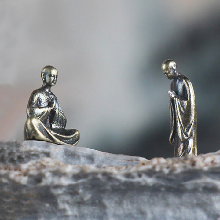 Buddha Stones Mini Buddha da Meditazione Monaco di Metallo Serenità Decorazione per la Casa