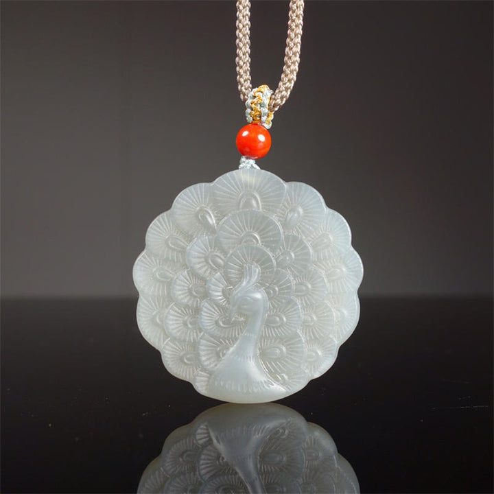 Collana con ciondolo di benedizione e protezione del pavone in giada bianca