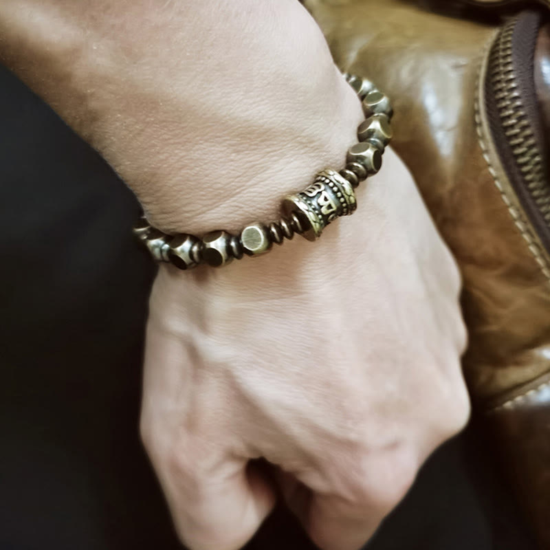 Buddha Stones Tibetano Om Mani Padme Hum Amuleto in ottone intagliato in rame Focus Bracciale