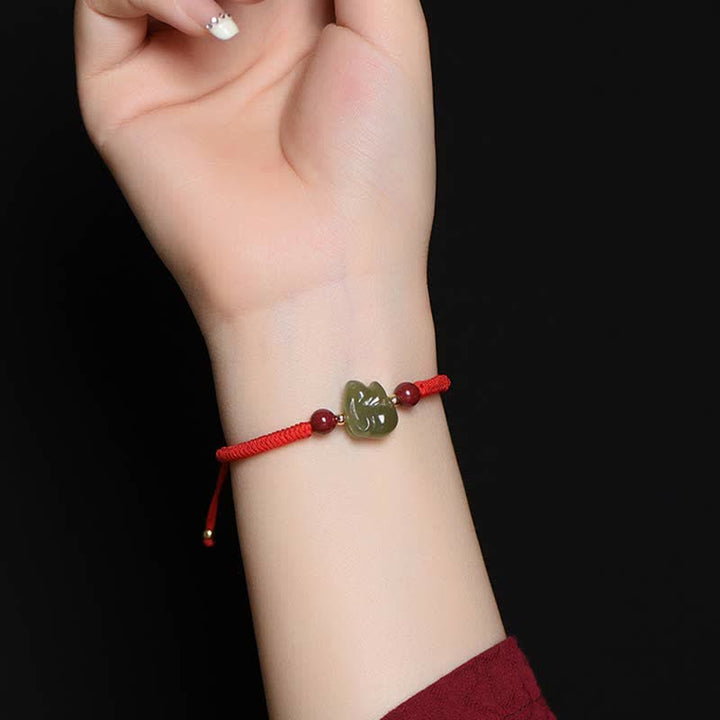 Braccialetto di corda dell'abbondanza di perline di cinabro con coniglietto di giada di Hetian dell'anno del coniglio