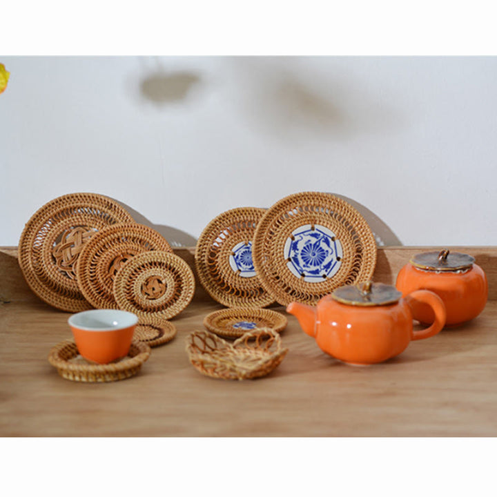 Sottobicchiere per tazza da tè in rattan con motivo floreale in ceramica