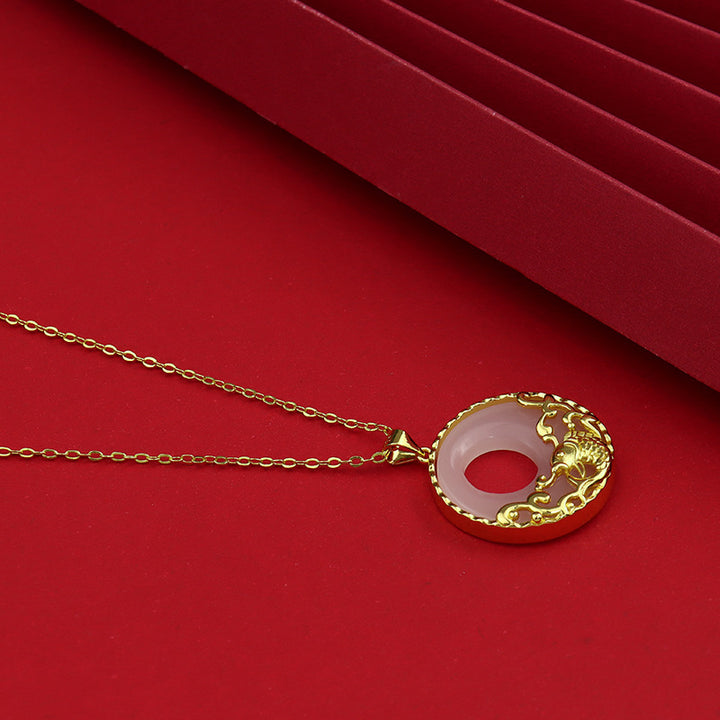 Collana con ciondolo in acciaio al titanio e pesce koi in giada bianca e prosperità - image 5