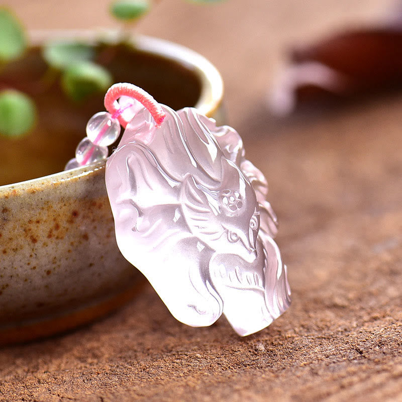 Collana con ciondolo a forma di volpe a nove code in cristallo rosa naturale Buddha Stones