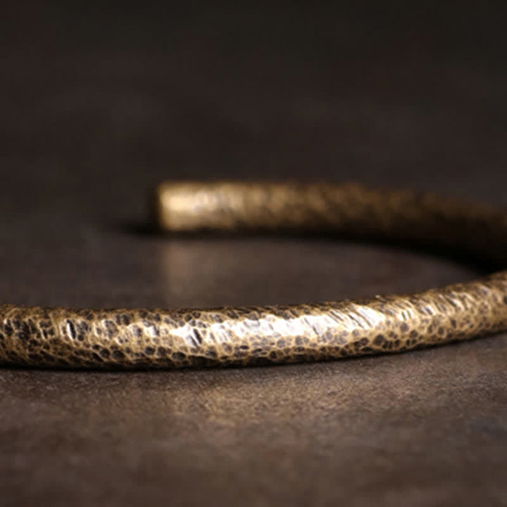 Bracciale regolabile con polsino in rame e design rustico Buddha Stones