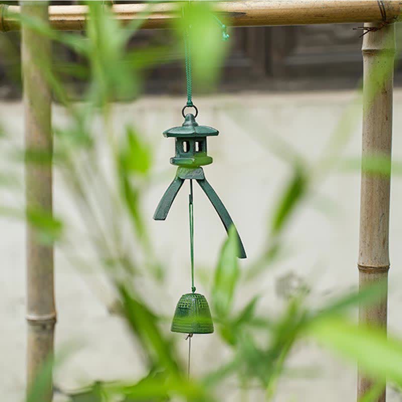 Campanello di buon auspicio appeso al muro, decorazione fatta a mano per la casa