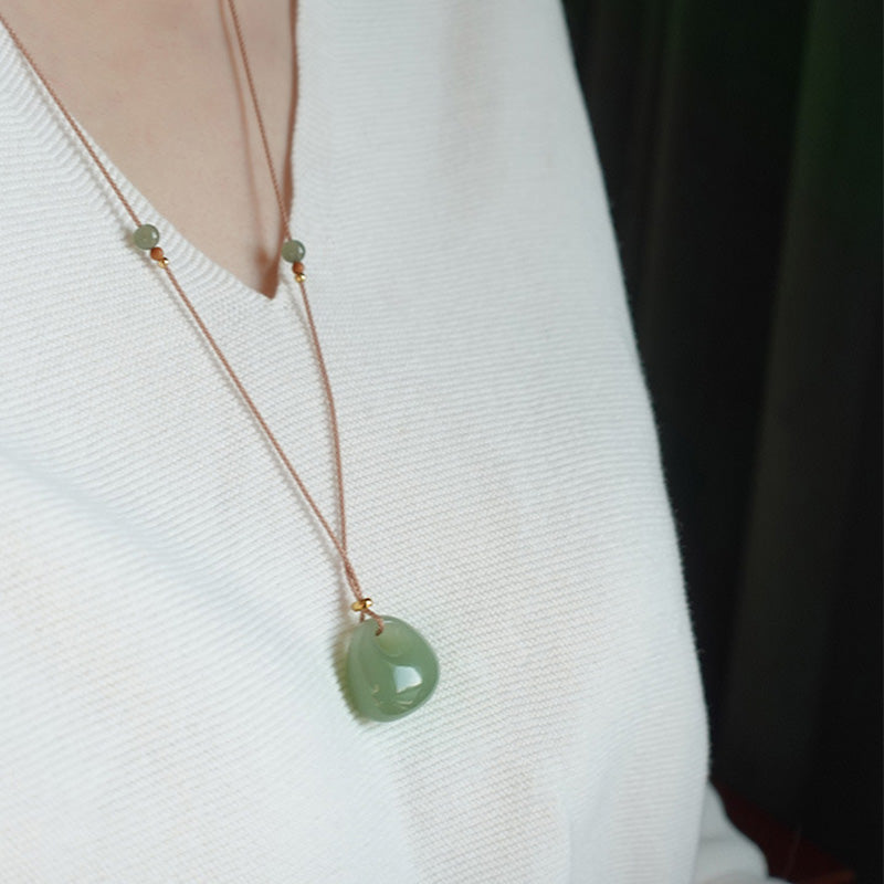 Collana con ciondolo portafortuna e prosperità in giada naturale Buddha Stones. - image 5