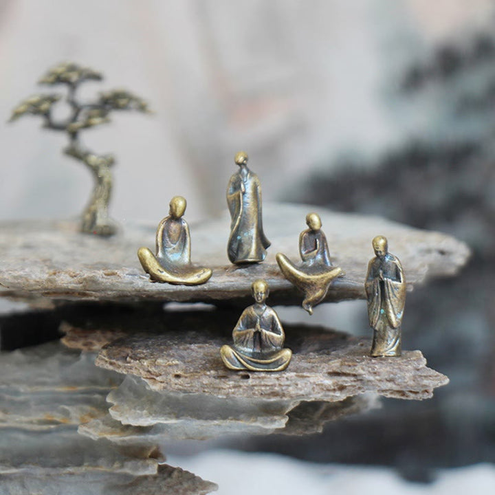Buddha Stones Mini Buddha da Meditazione Monaco di Metallo Serenità Decorazione per la Casa
