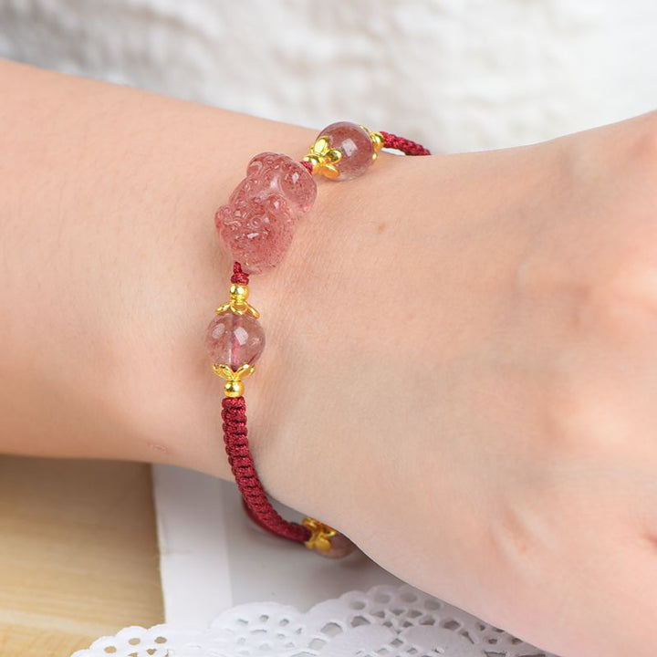 Braccialetto portafortuna rosso con corda e ciondolo Pixiu in cristallo di fragola naturale Buddha Stones
