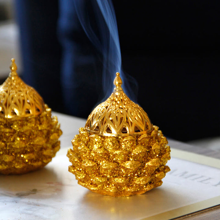 Modello di pigna dorata rituali spirituali Mini bruciatore di incenso decorazione da tavolo per la casa