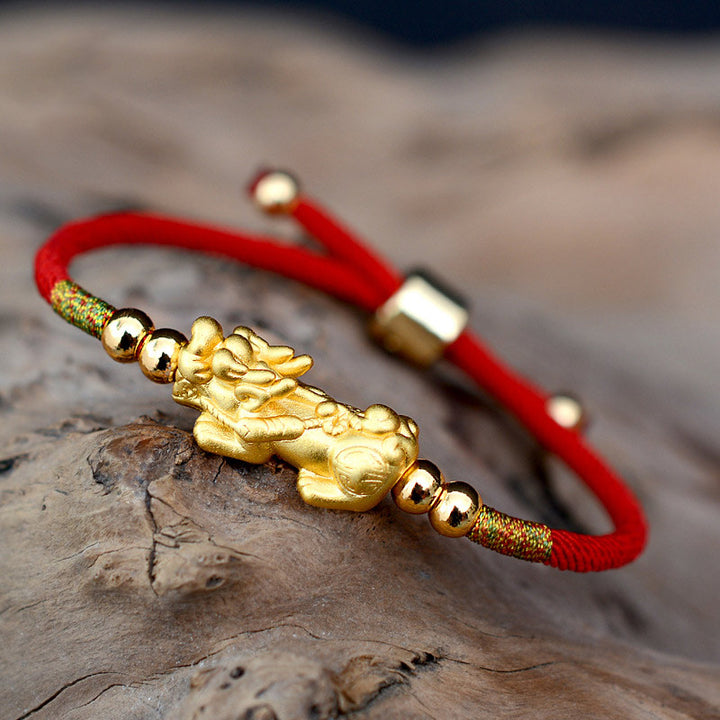 Braccialetto Buddha Stones PiXiu Luck Red String placcato oro 24K