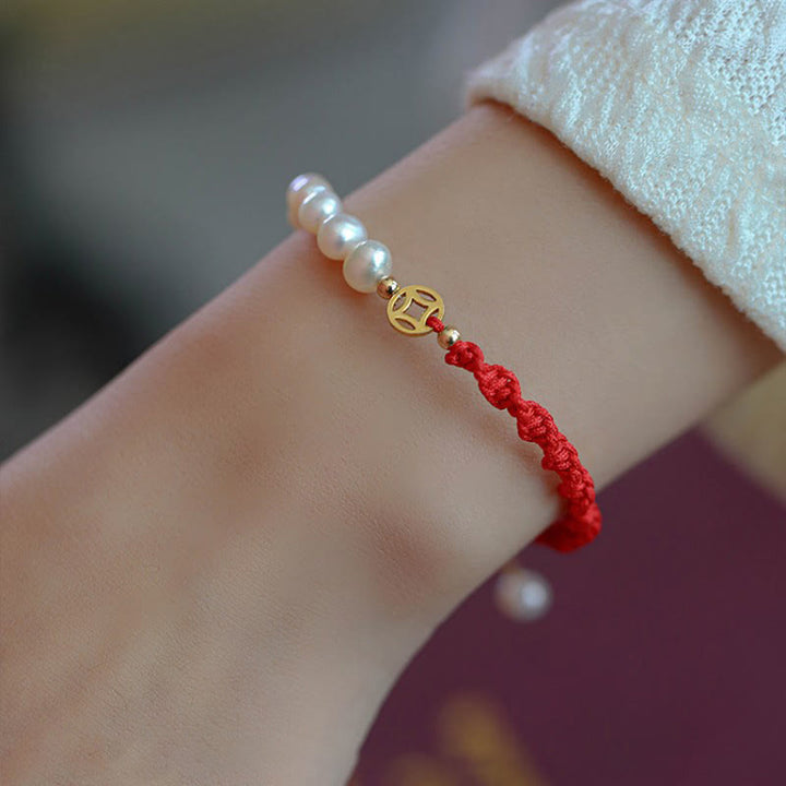 Braccialetto con treccia rossa e perle placcate in oro 14K e protezione dalla fortuna