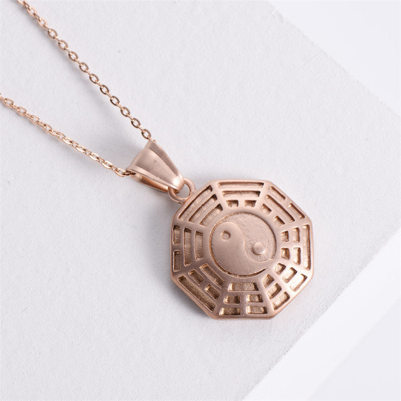 Collana con ciondolo a catena in acciaio al titanio e bilancia Bagua Yin Yang - Oro rosa - image 8