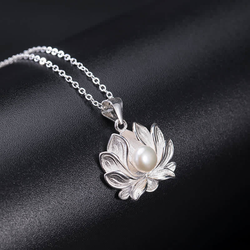 Collana con ciondolo a forma di fiore di loto in argento sterling 925 con Buddha Stones e perle - image 2
