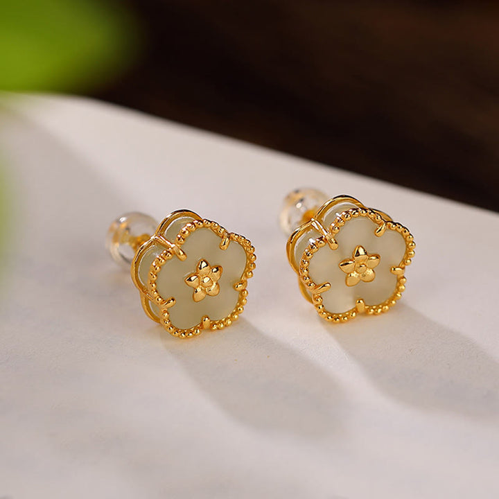 Orecchini a bottone con fiore di prugna in giada Hetian in argento sterling 925 Buddha Stones