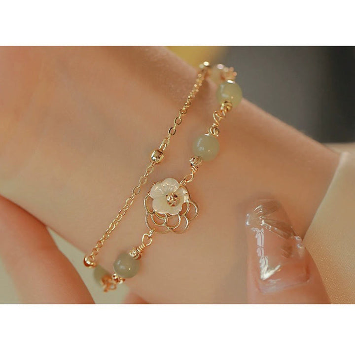 Braccialetto portafortuna a doppio strato con fiore in pietra tridacna a farfalla in giada placcato oro 14K Buddha Stones