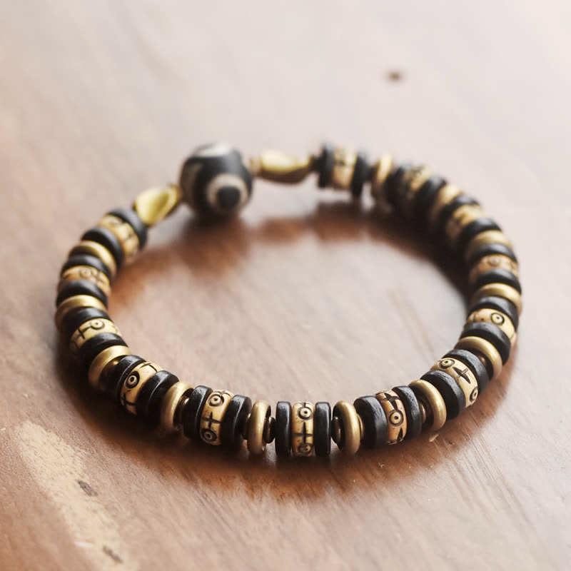 Braccialetto di forza in perline di osso tibetano e legno di ebano con Buddha Stones