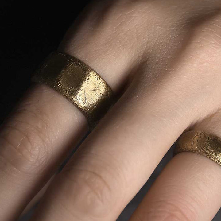 Anello di ricchezza tibetano in ottone e rame satinato dal design semplice