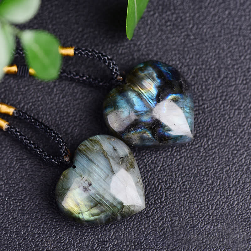 Collana con ciondolo di supporto a forma di cuore in labradorite Buddha Stones